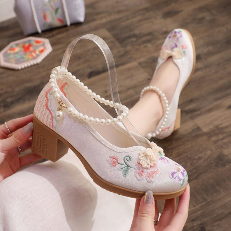 Zapatos de tacón alto bordados - Pump Heel Block reseña y precio